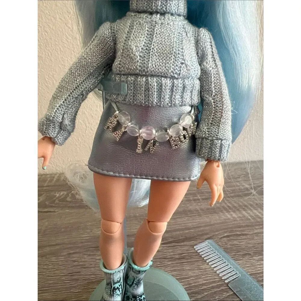 Rainbow High Skyler Bradshaw Blue Hair Fashion Doll MGA Winter Outfit Stand Comb - Picture 5 of 5